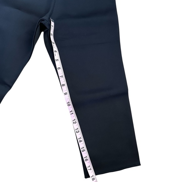 Hot Shapers Black Capri length ~ Size L - Picture 9 of 9